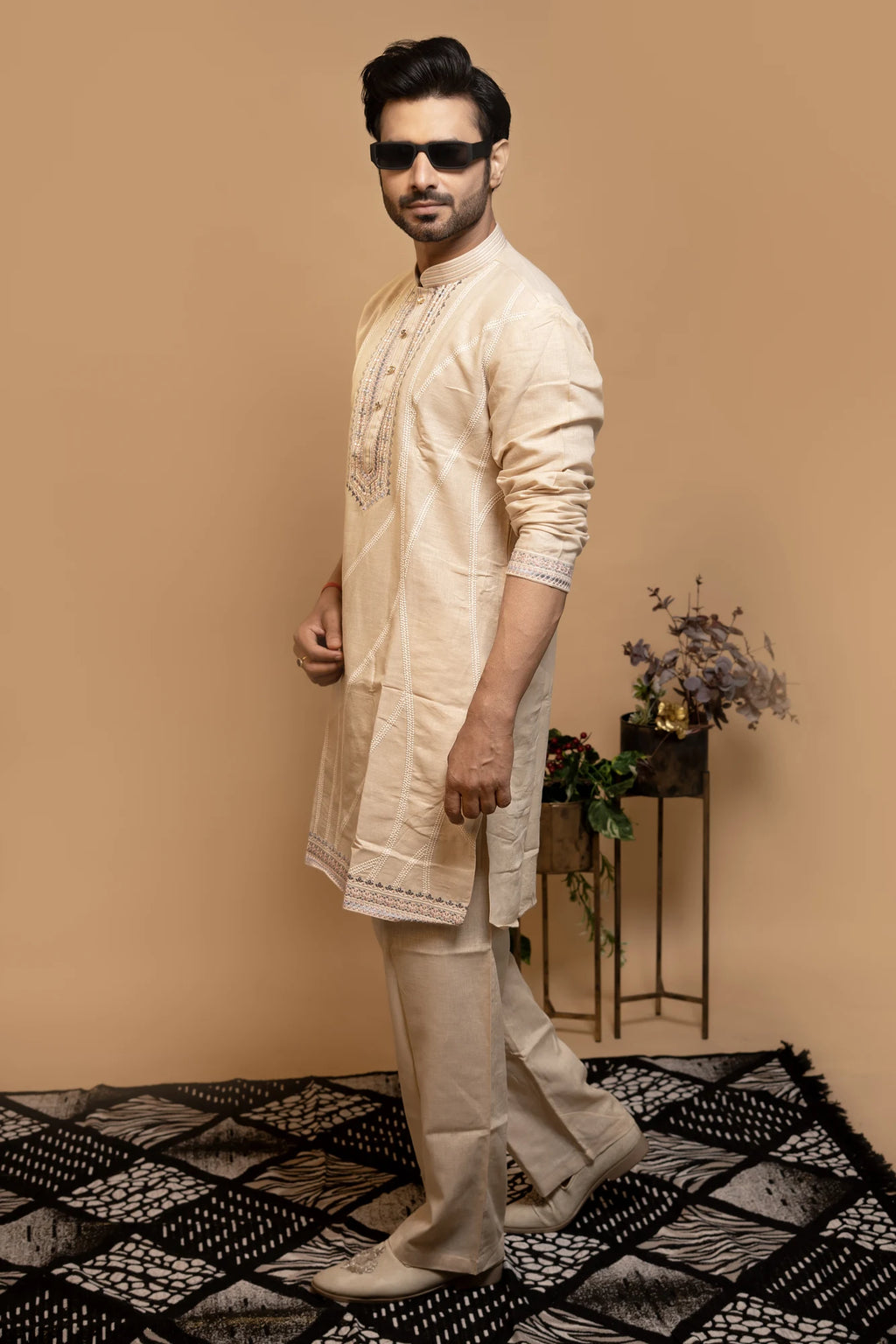 Maharana Ivory Geometric Embroidered Linen Kurta